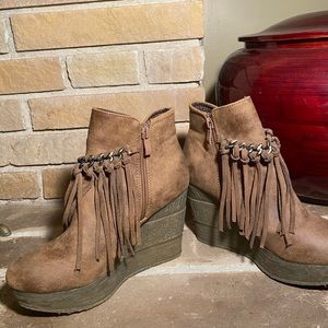 Sbicca Shoes - Brown leather moccasin wedges with fringe Sbicca Shoes - Brown leather moccasin wedges with fringe